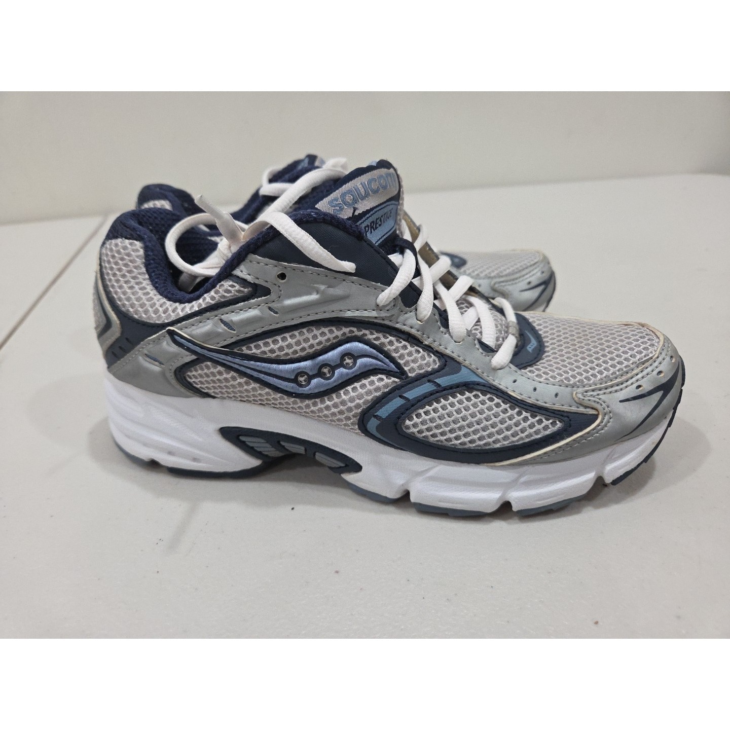 Saucony Prestige Shoes Womens 8 Medium B Silver White Blue Sneakers 15050-8